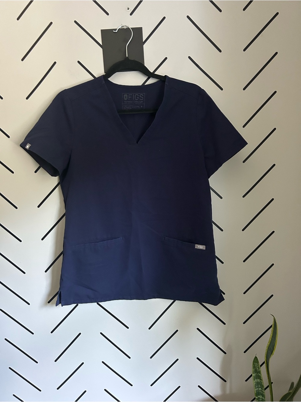 Figs casma navy scrub top